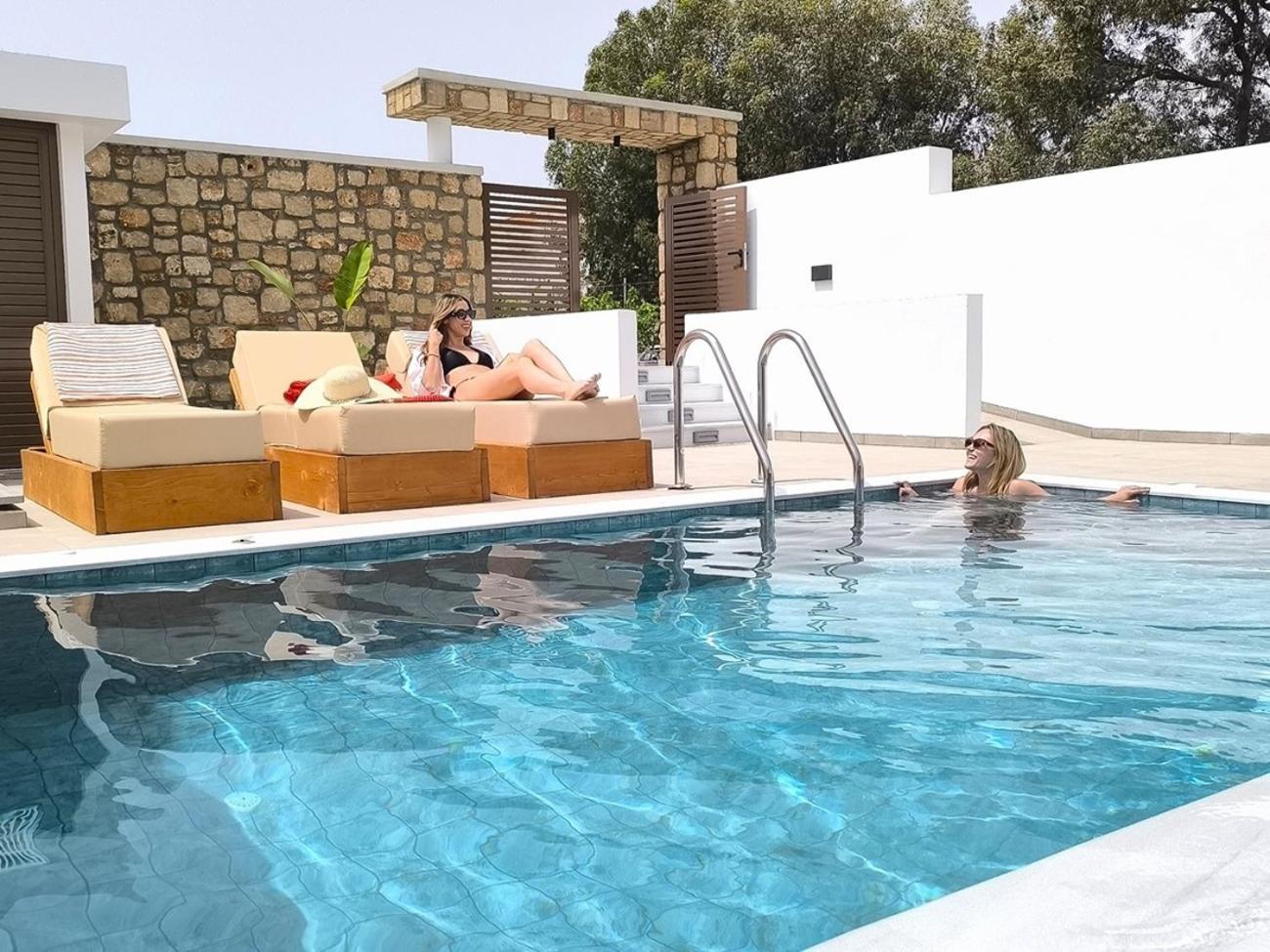 Valantina's & Mannouel Luxury Villa *