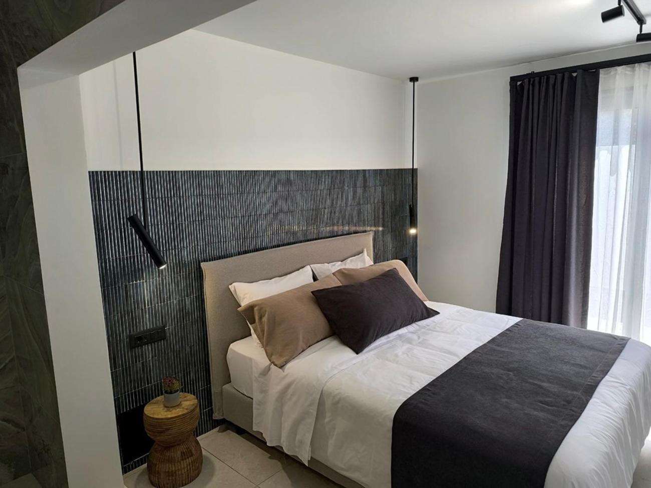 Valantina's & Mannouel Luxury Lardos